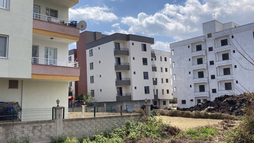 Sıfır bina yan yattı: İnşaatı yaparken zemini kontrol eden olmadı mı! Korkutan manzara 9